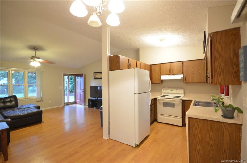 Property image 5 at 18 Stoney Nob Drive, Hendersonville, NC 28792