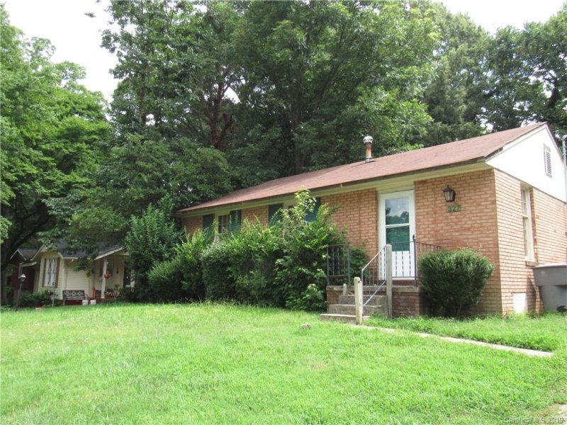 Property image 2 at 327 Scottie Place, Charlotte, NC 28217