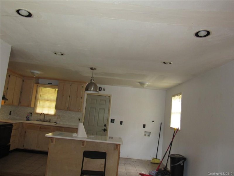 Property image 3 at 327 Scottie Place, Charlotte, NC 28217