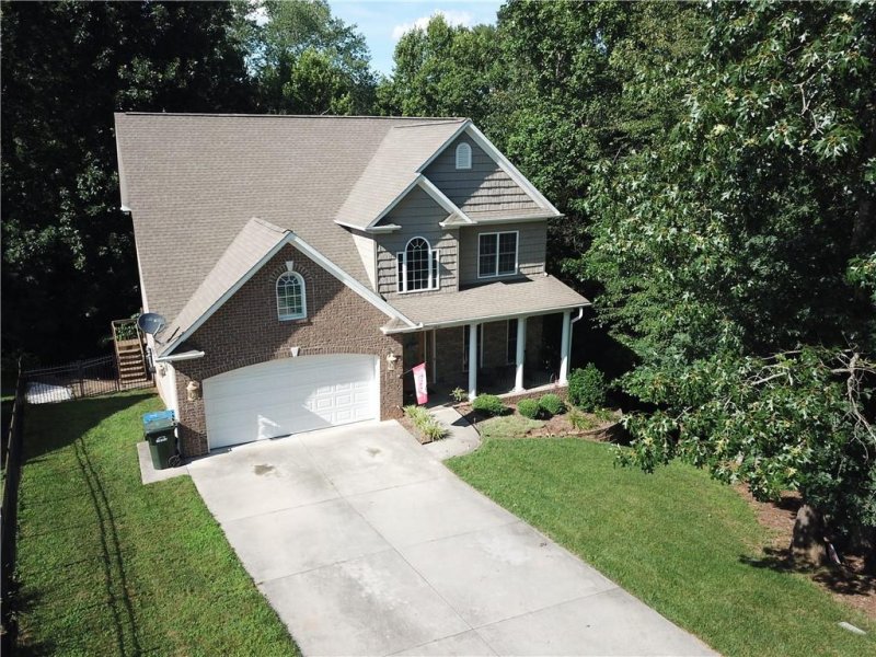 Property image 2 at 1021 38th Avenue, Hickory, NC 28601