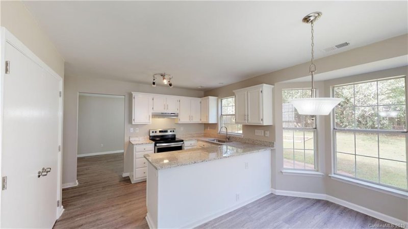 Property image 2 at 6000 Bayswater Lane, Charlotte, NC 28212