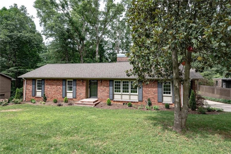 Property image 3 at 1034 15th Avenue, Hickory, NC 28601