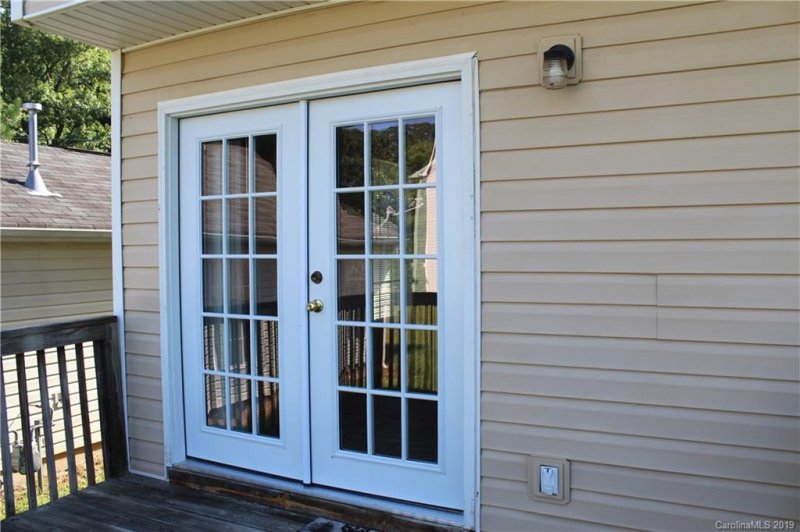 Property image 4 at 6325 Linda Vista Lane, Charlotte, NC 28216