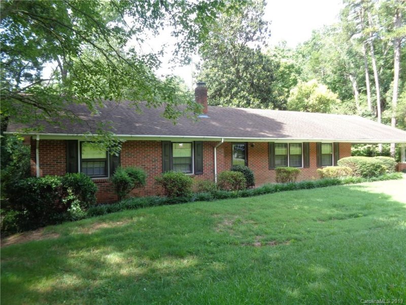 9001 Whispering Pines Lane