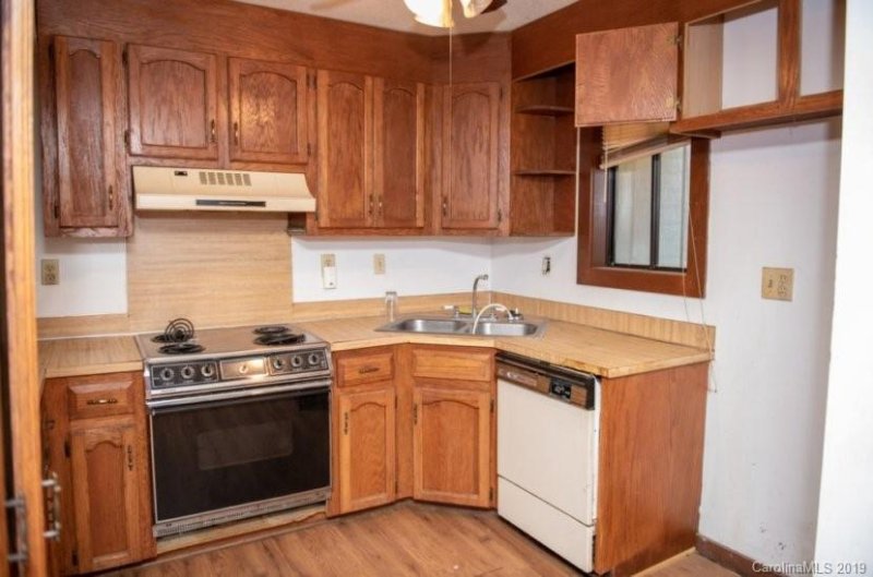 Property image 3 at 100 Willow Run Drive, Gastonia, NC 28056