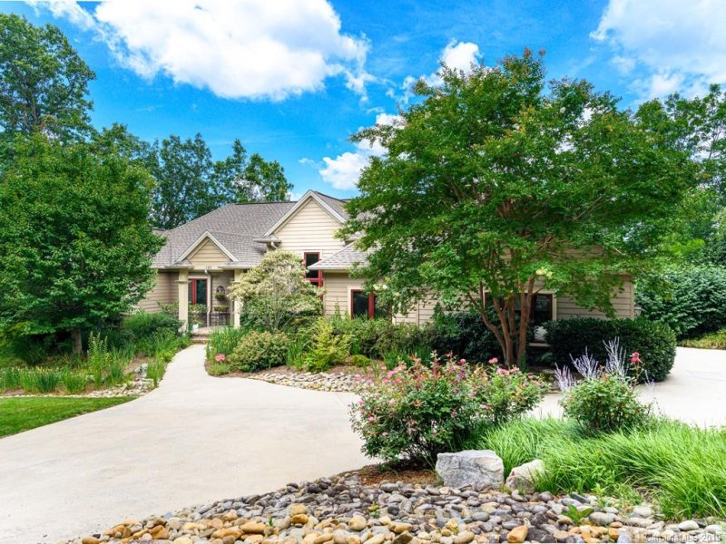 Property image 4 at 140 Hemlock Trail, Hendersonville, NC 28739