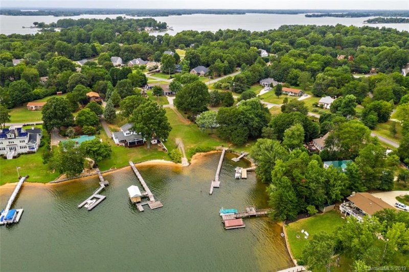 Property image 2 at 21031 Lagoona Drive, Cornelius, NC 28031