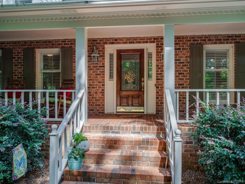 Property image 2 at 823 Amanda Drive, Matthews, NC 28104