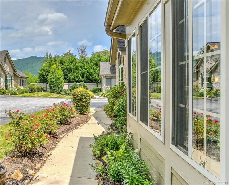 Property image 2 at 125 Outlook Circle, Swannanoa, NC 28778