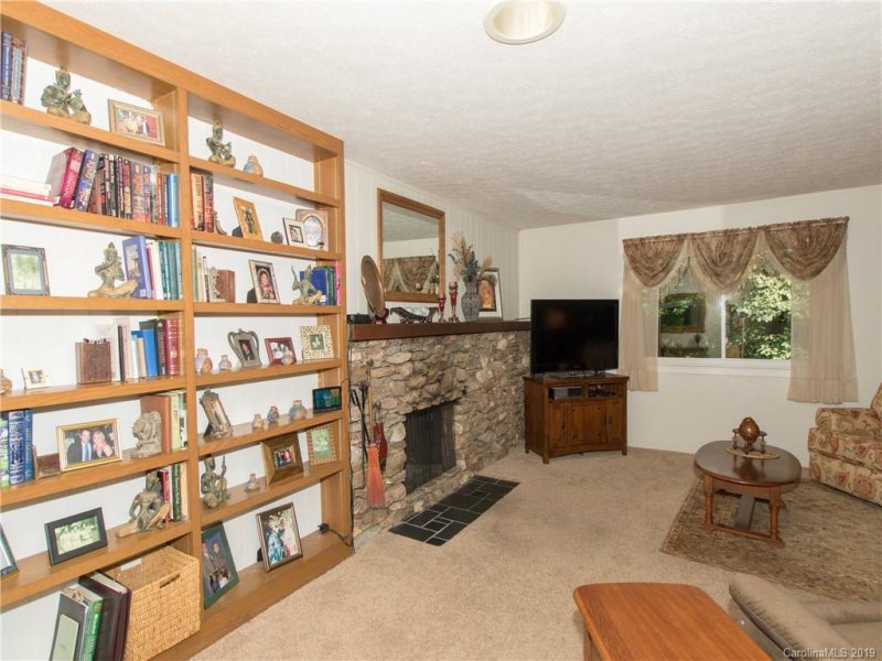 Property image 5 at 16 Walnut Court, Hendersonville, NC 28792