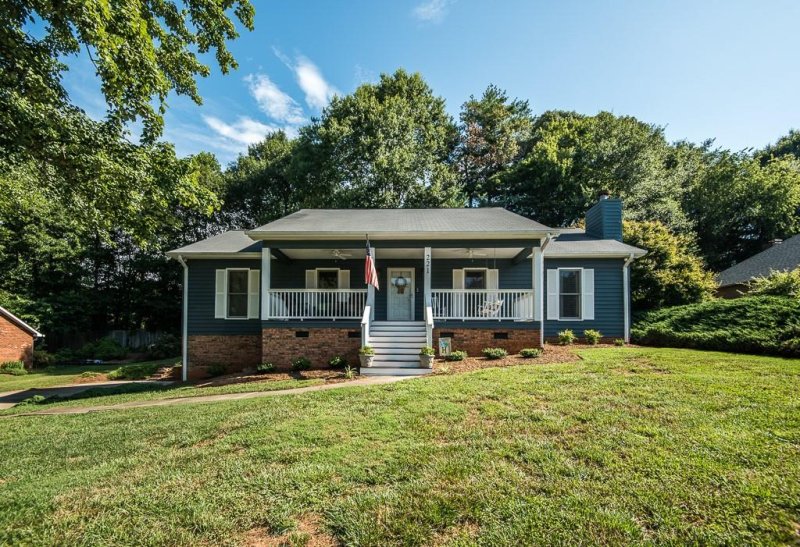 Property image 2 at 221 31st Avenue Court, Hickory, NC 28601