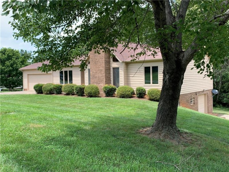 Property image 3 at 6142 Gold Creek Estate Drive, Hickory, NC 28601