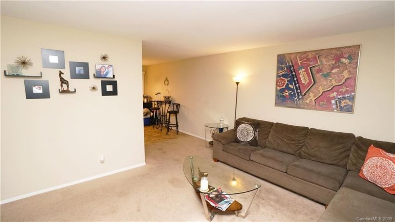 Property image 2 at 4911 Malibu Drive, Charlotte, NC 28215