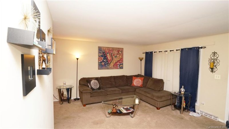 Property image 3 at 4911 Malibu Drive, Charlotte, NC 28215