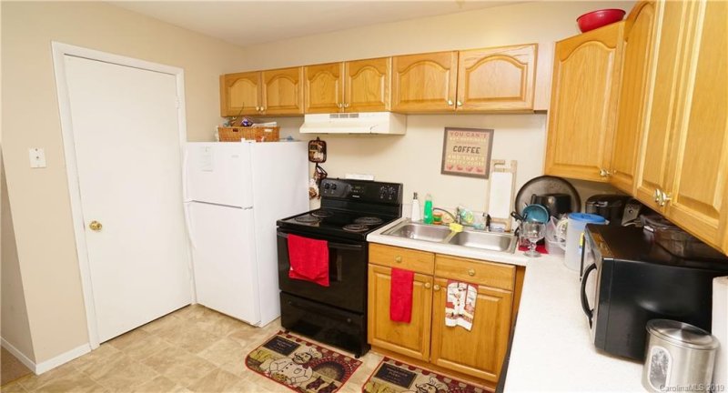 Property image 4 at 4911 Malibu Drive, Charlotte, NC 28215