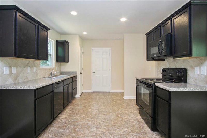 Property image 2 at 6155 Fazenda Drive, Charlotte, NC 28214