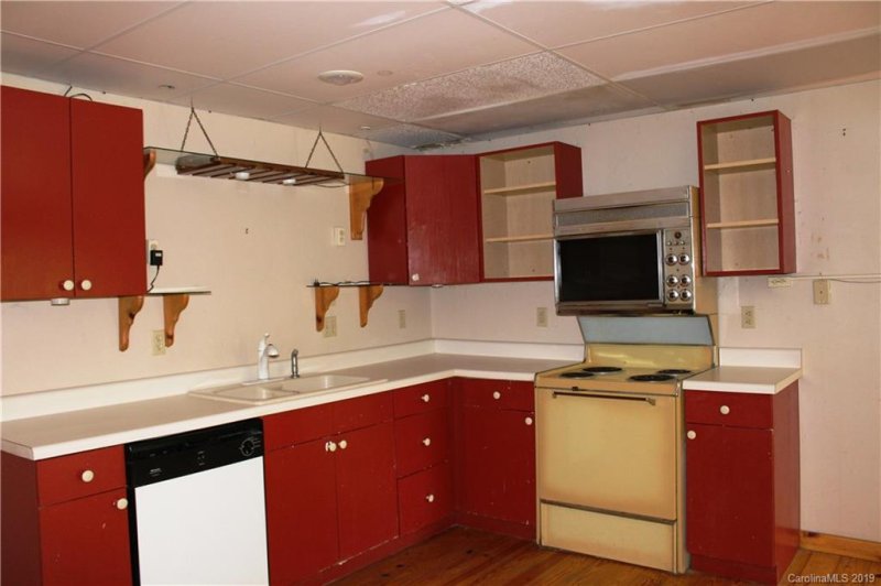 Property image 2 at 124 Millard Crossing, Hendersonville, NC 28792