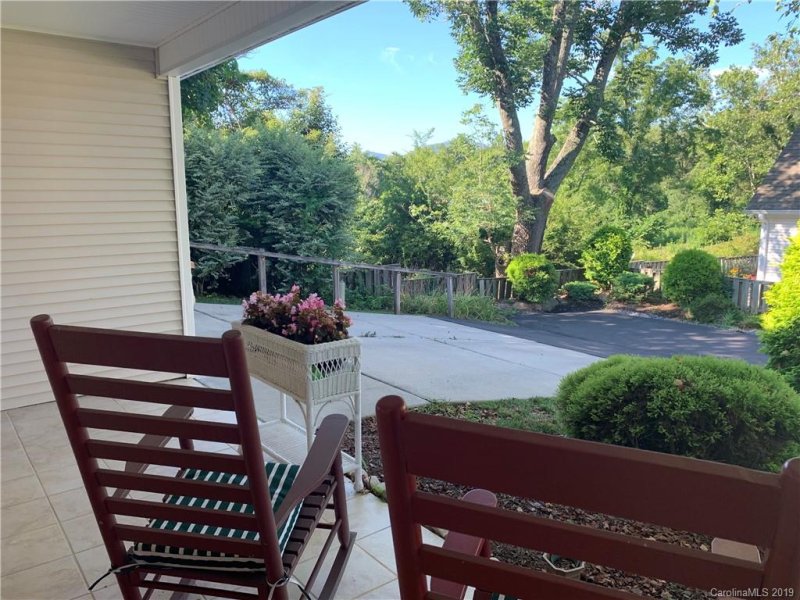Property image 2 at 39 Honeycomb Circle, Swannanoa, NC 28778