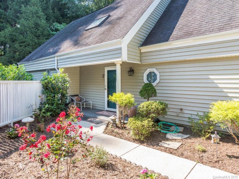 Property image 2 at 2 Stuart Circle, Asheville, NC 28804