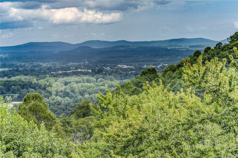 Property image 2 at 153 Country Ridge Road, Hendersonville, NC 28739