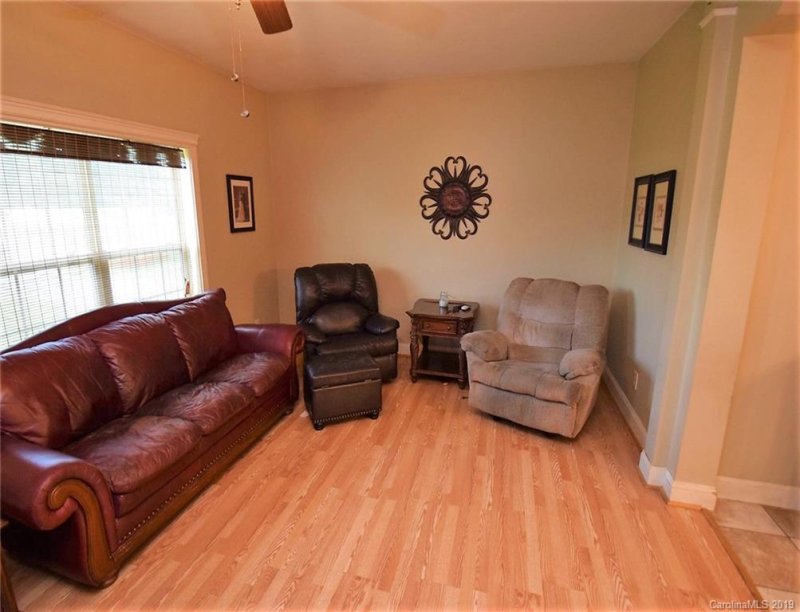 Property image 3 at 5332 Lakeview Road, Charlotte, NC 28216