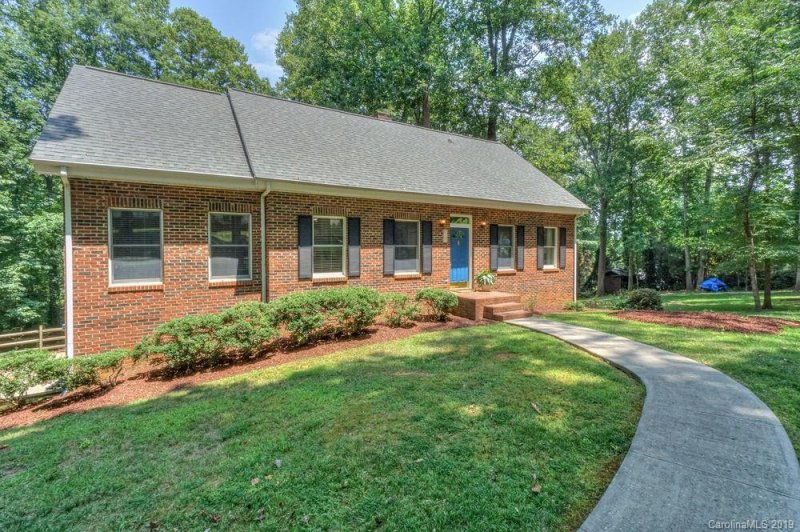 Property image 2 at 123 Crystal Circle, Mooresville, NC 28117