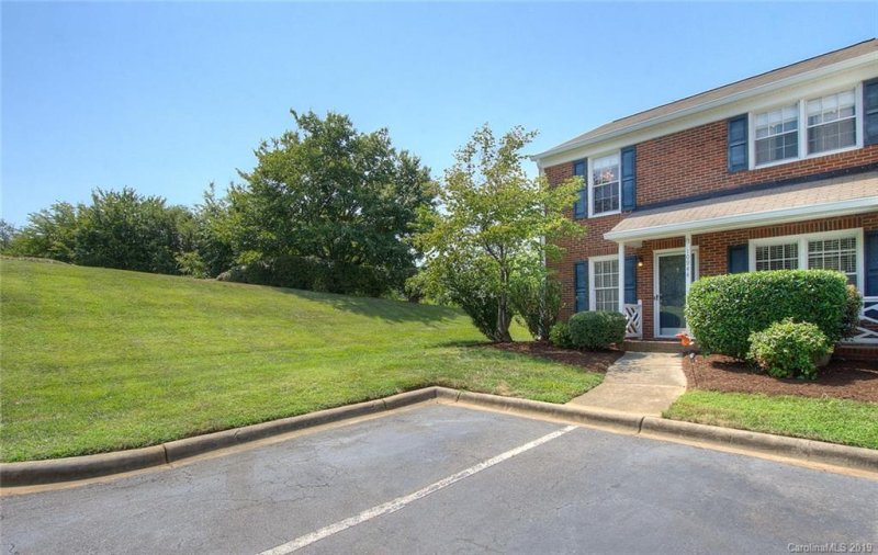 Property image 2 at 10944 Winterbourne Court, Charlotte, NC 28277