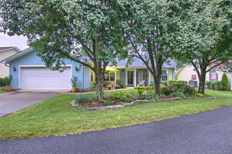 Property image 3 at 767 W Saint Johns Way, Hendersonville, NC 28791