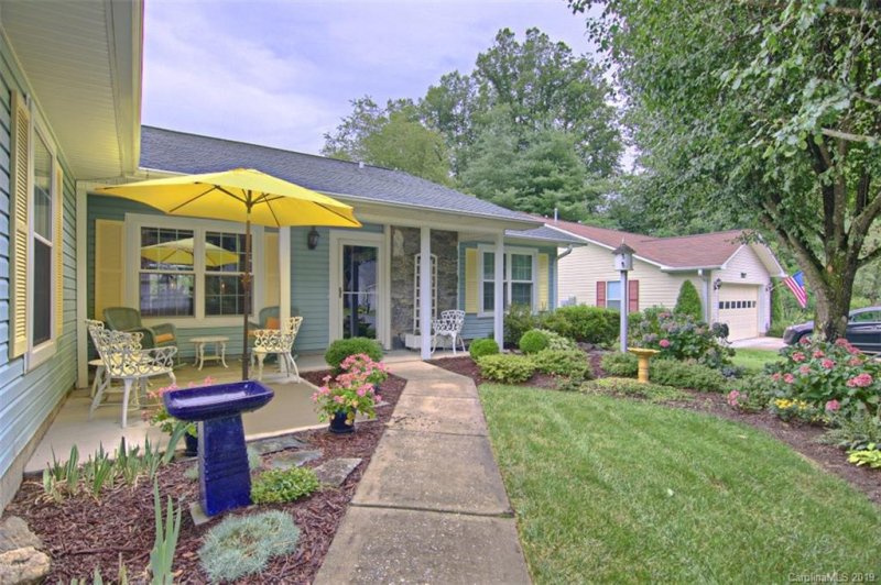 Property image 4 at 767 W Saint Johns Way, Hendersonville, NC 28791