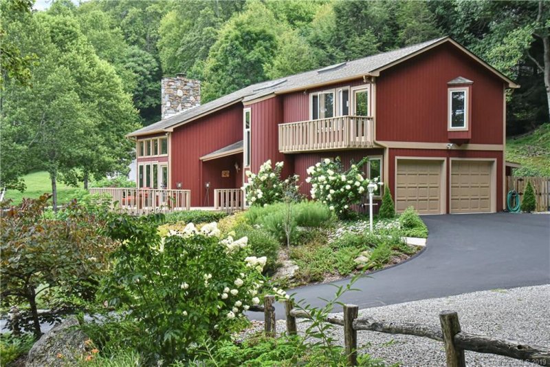 Property image 3 at 121 Stonecrest Drive, Asheville, NC 28803