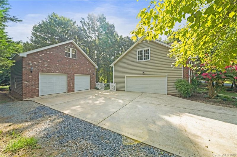 Property image 3 at 414 Hunters Pointe Drive, Indian Trail, NC 28079