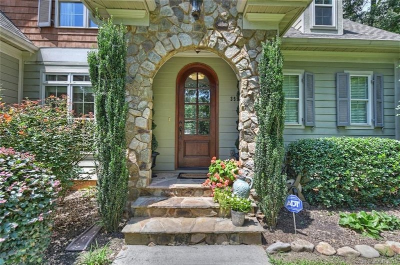 Property image 2 at 359 Beverly Circle, Charlotte, NC 28270
