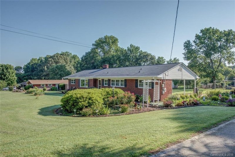 Property image 2 at 2410 Pamela Street, Gastonia, NC 28054