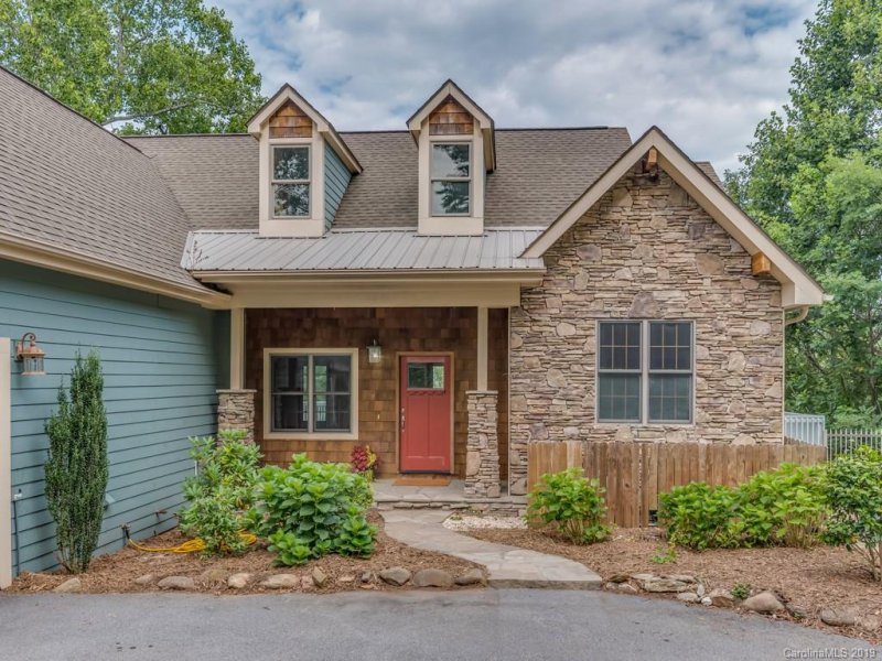 Property image 2 at 147 Flameleaf Lane, Laurel Park, NC 28739