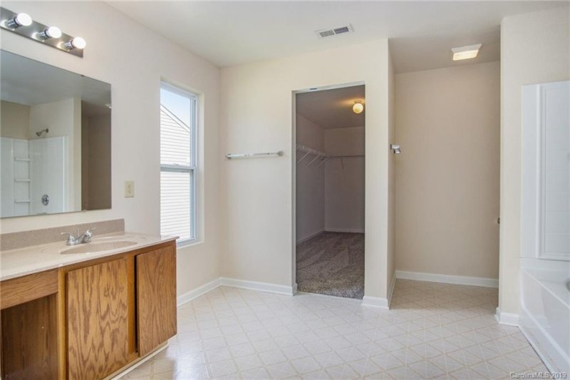 Property image 4 at 3325 Aldwych Way, Charlotte, NC 28216