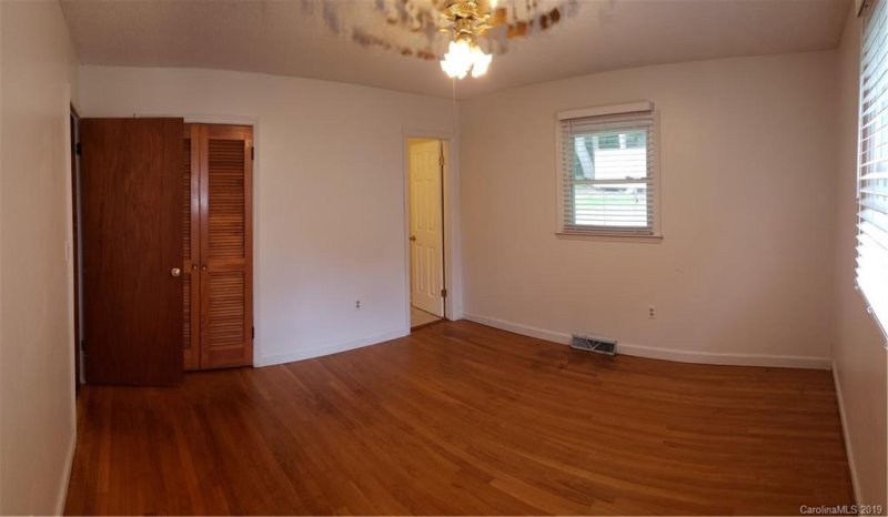 Property image 3 at 907 E 9th Avenue, Gastonia, NC 28054