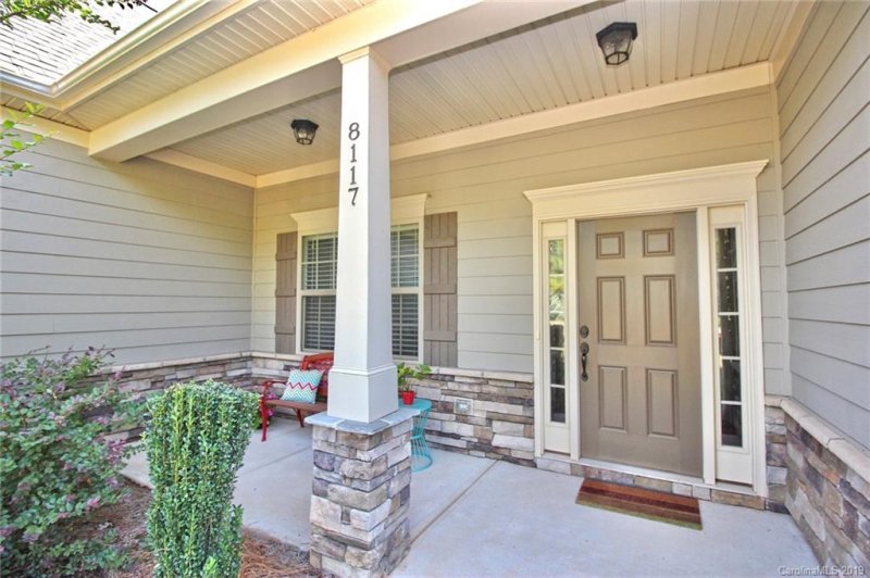 Property image 2 at 8117 Caliterra Drive, Charlotte, NC 28227