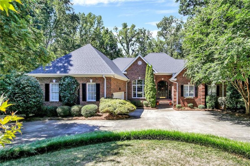 2106 Cavendale Drive