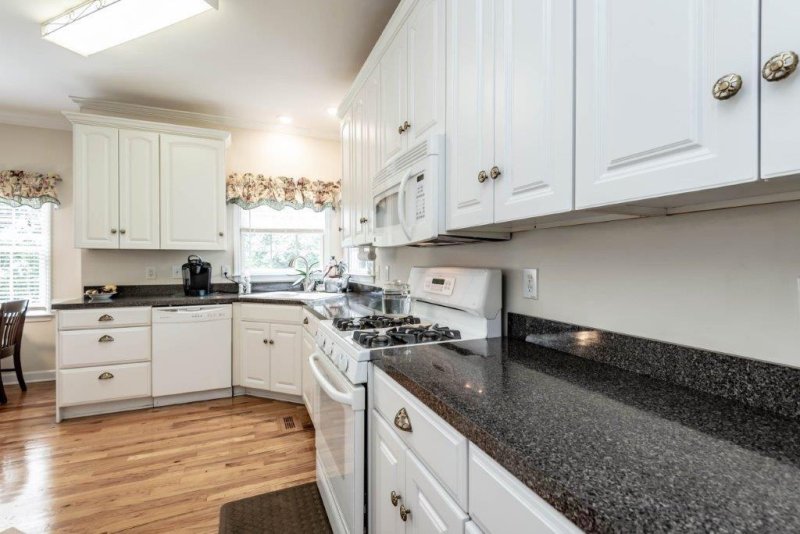 Property image 2 at 2595 Knoll Ridge Court, Hickory, NC 28602