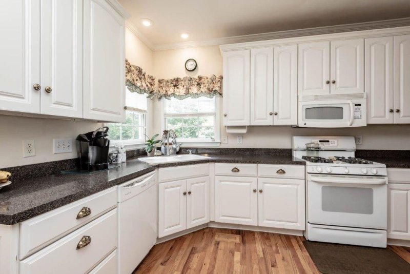 Property image 3 at 2595 Knoll Ridge Court, Hickory, NC 28602