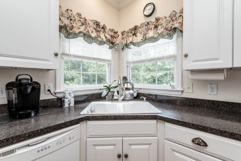 Property image 4 at 2595 Knoll Ridge Court, Hickory, NC 28602