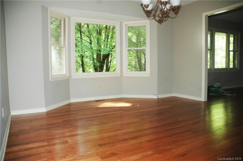 Property image 3 at 25 Legendary Road, Hendersonville, NC 28739