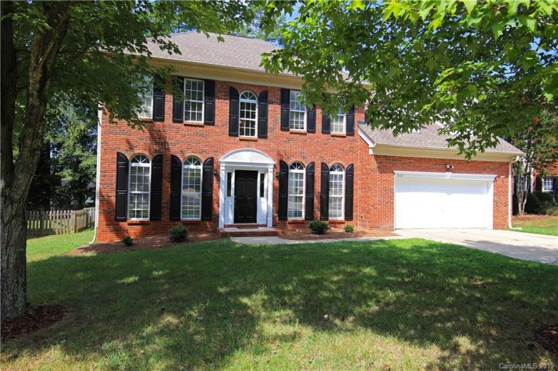Property image 2 of 812 Lantern Way in Lantern Green, Kannapolis, NC 28081