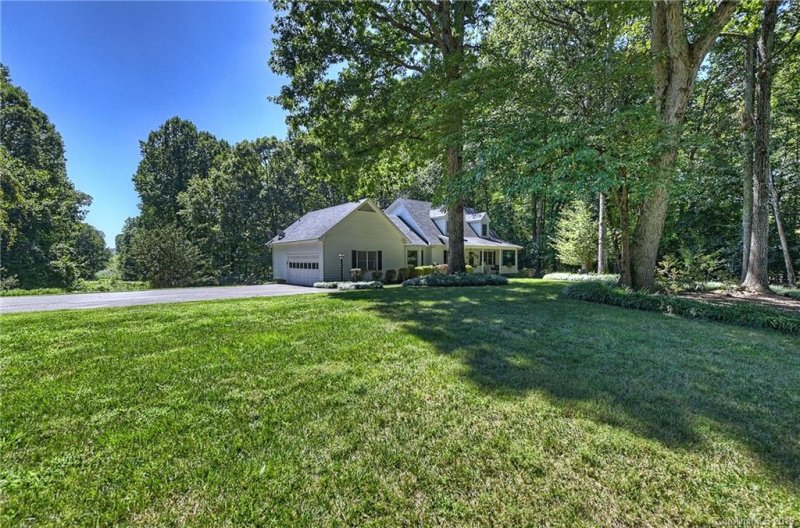 Property image 5 at 7464 Deer Track Drive, Denver, NC 28037