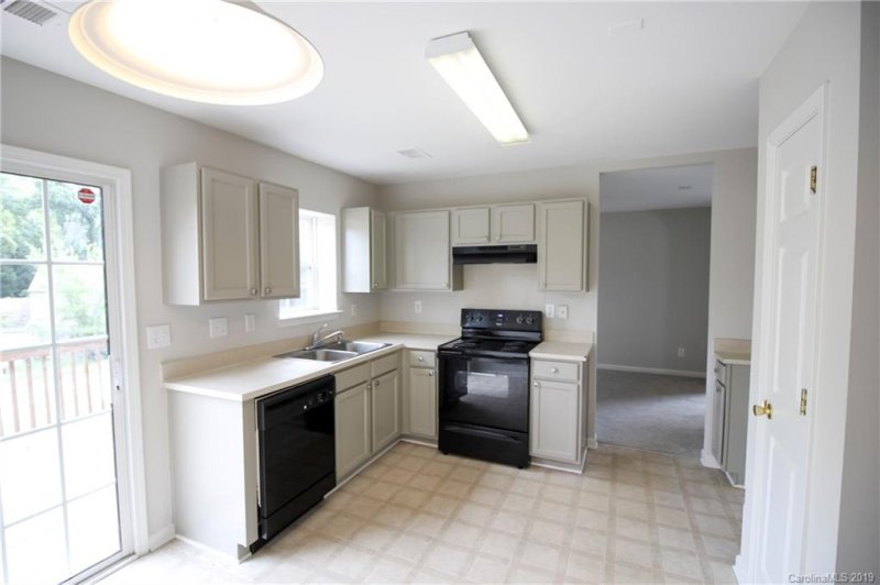 Property image 3 at 3829 Brookchase Lane, Charlotte, NC 28205