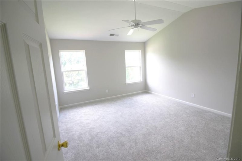 Property image 4 at 3829 Brookchase Lane, Charlotte, NC 28205