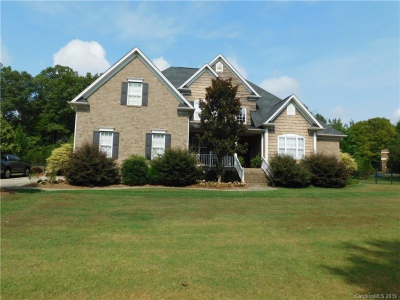 Property image 2 at 383 Laurel Crest Drive, Kannapolis, NC 28081