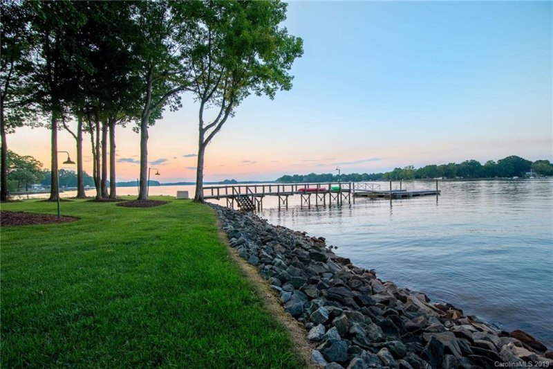 Property image 3 at 19529 Weavers Circle, Cornelius, NC 28031