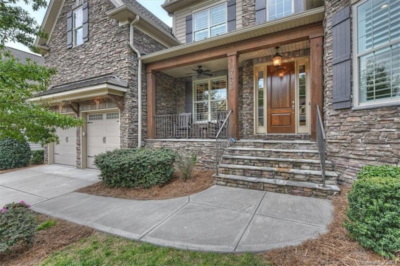 Property image 3 at 7428 Edenbridge Lane, Charlotte, NC 28226