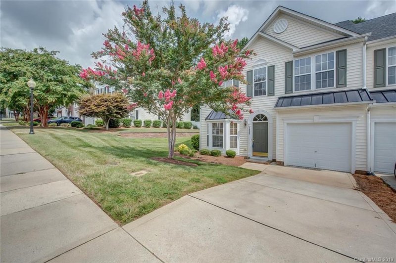 1820 Robinwood Village Drive